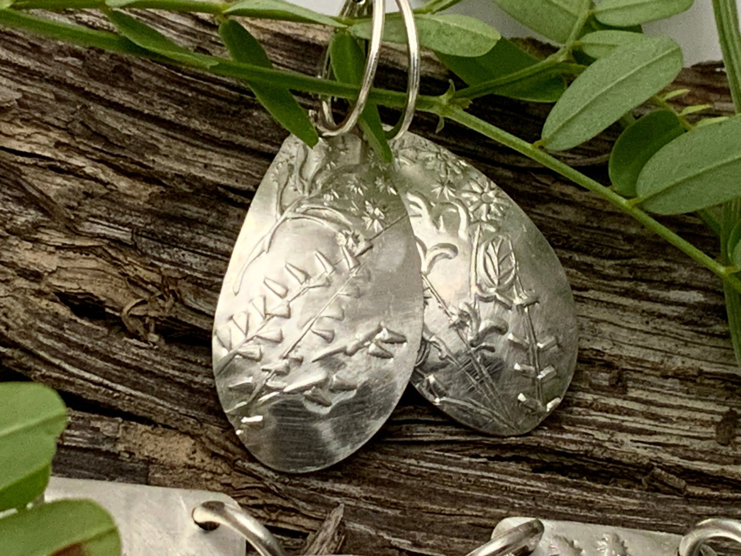 Wildflower Embossed Silver Link Bracelet with Matching Earrings - Evitts Creek Arts
